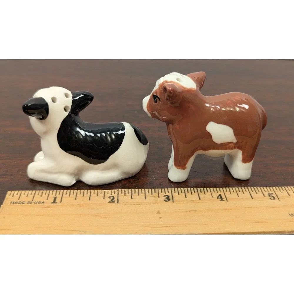 Cow Calf Salt Pepper Shakers Ceramic Black White Brown Farmhouse Pair 300-SP0074